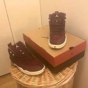 Jordan Sneakers 
Color: Bordeaux
